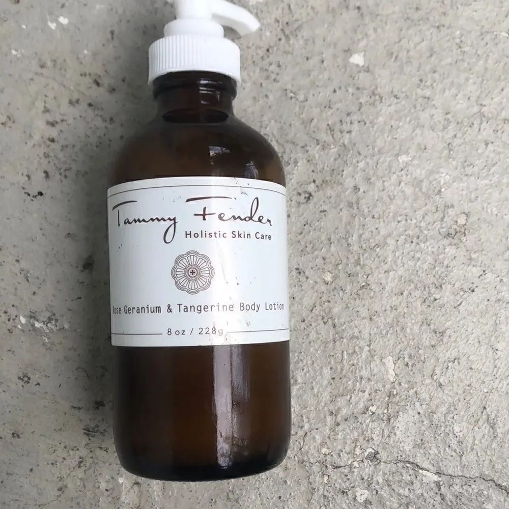 Tammy  Fender  body,  lotion